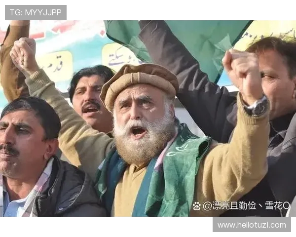 哈维西蒙斯:从天才少年到足球场上的璀璨明星之路揭秘 哈维西蒙斯:从天才少年到足球场上的璀璨明星之路揭秘